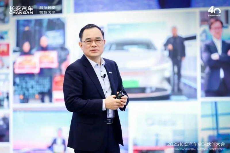 全球热资讯！“股民”胡锡进炒股第三天：整个账户绿了 又转入了10万元