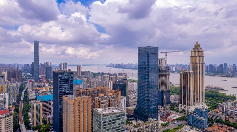 央行例会释放重磅信号：坚决防范汇率大起大落风险 业内人员：降息降准都有空间